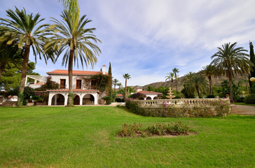 Luxury Equestrian Estate with Magnificent Cortijo.