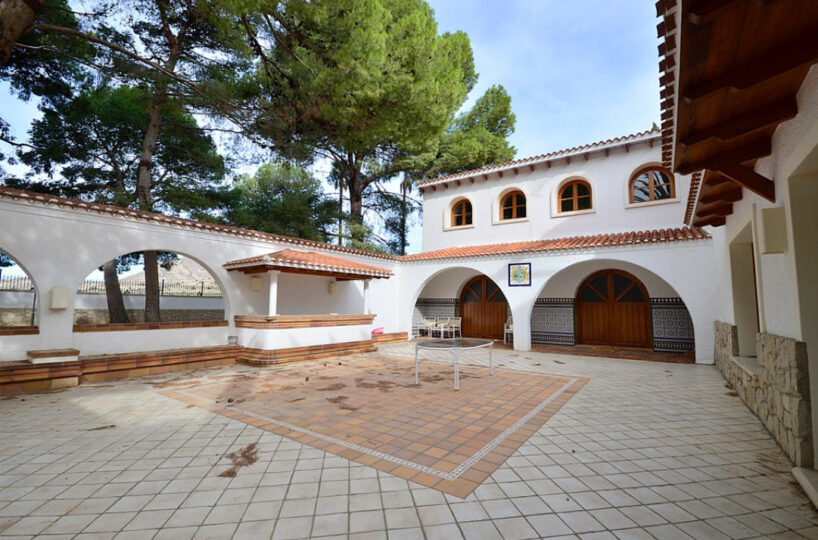 Luxury Equestrian Estate with Magnificent Cortijo.