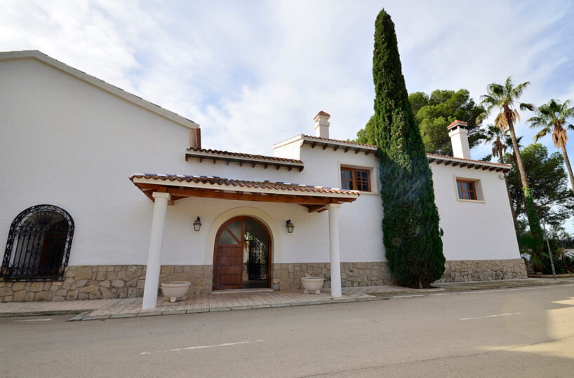 Luxury Equestrian Estate with Magnificent Cortijo.