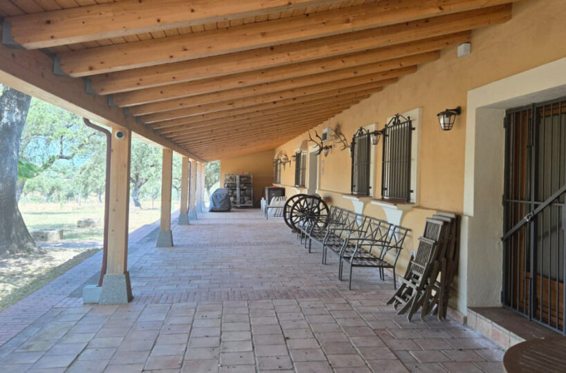 High-Value Estate in a Unique Natural Setting.