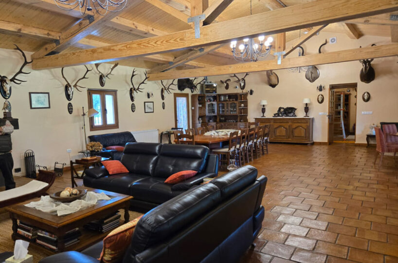 High-Value Estate in a Unique Natural Setting.