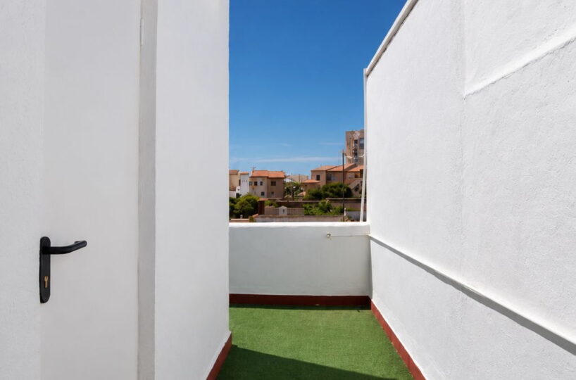 CASA ADOSADA EN TORREVIEJA.