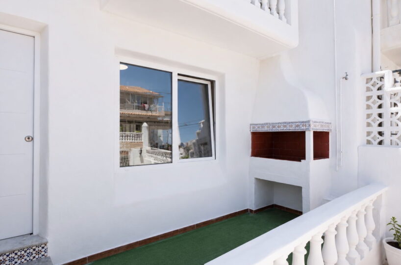 CASA ADOSADA EN TORREVIEJA.